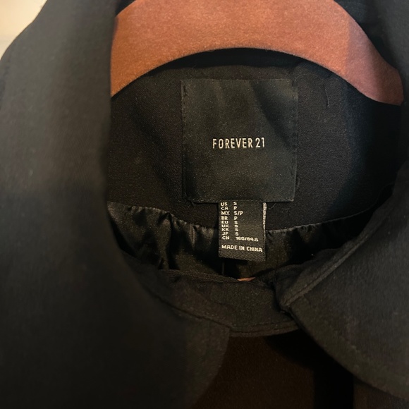 SMALL BLACK FOREVER 21 COAT - Picture 3 of 3